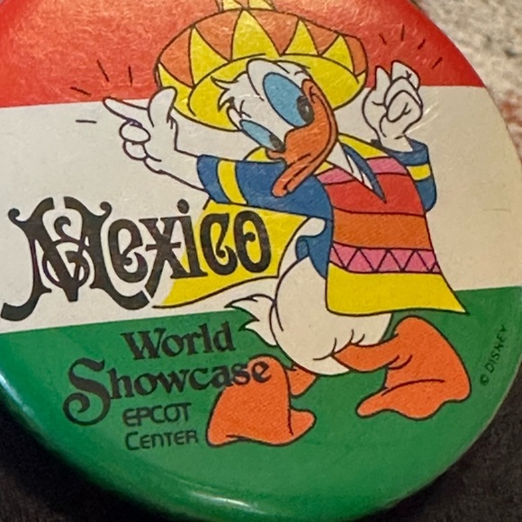 Donald Duck The Three Caballeros Mexico Button - Picture 5 of 5
